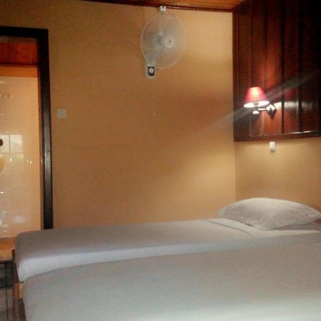 Ue Datu Cottages Tentena Δωμάτιο φωτογραφία