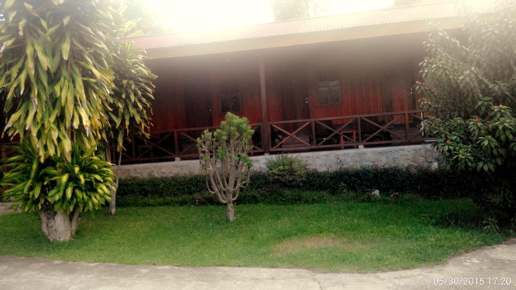 Ue Datu Cottages Tentena Εξωτερικό φωτογραφία